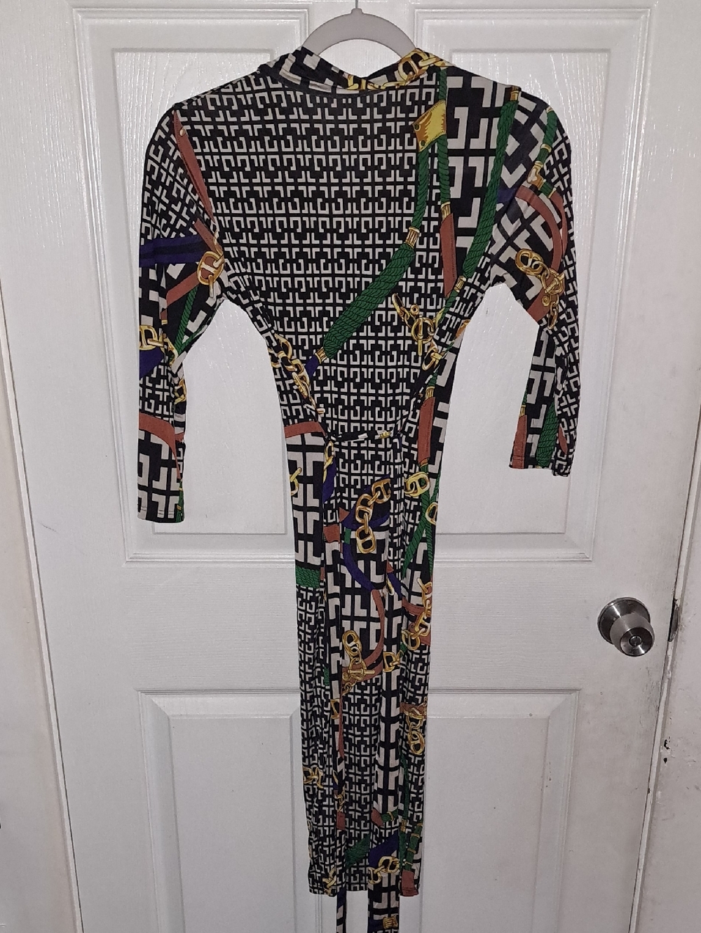 Printed Long Sleeve Maxi Dress with Chain Motif - Black/Green/Brown